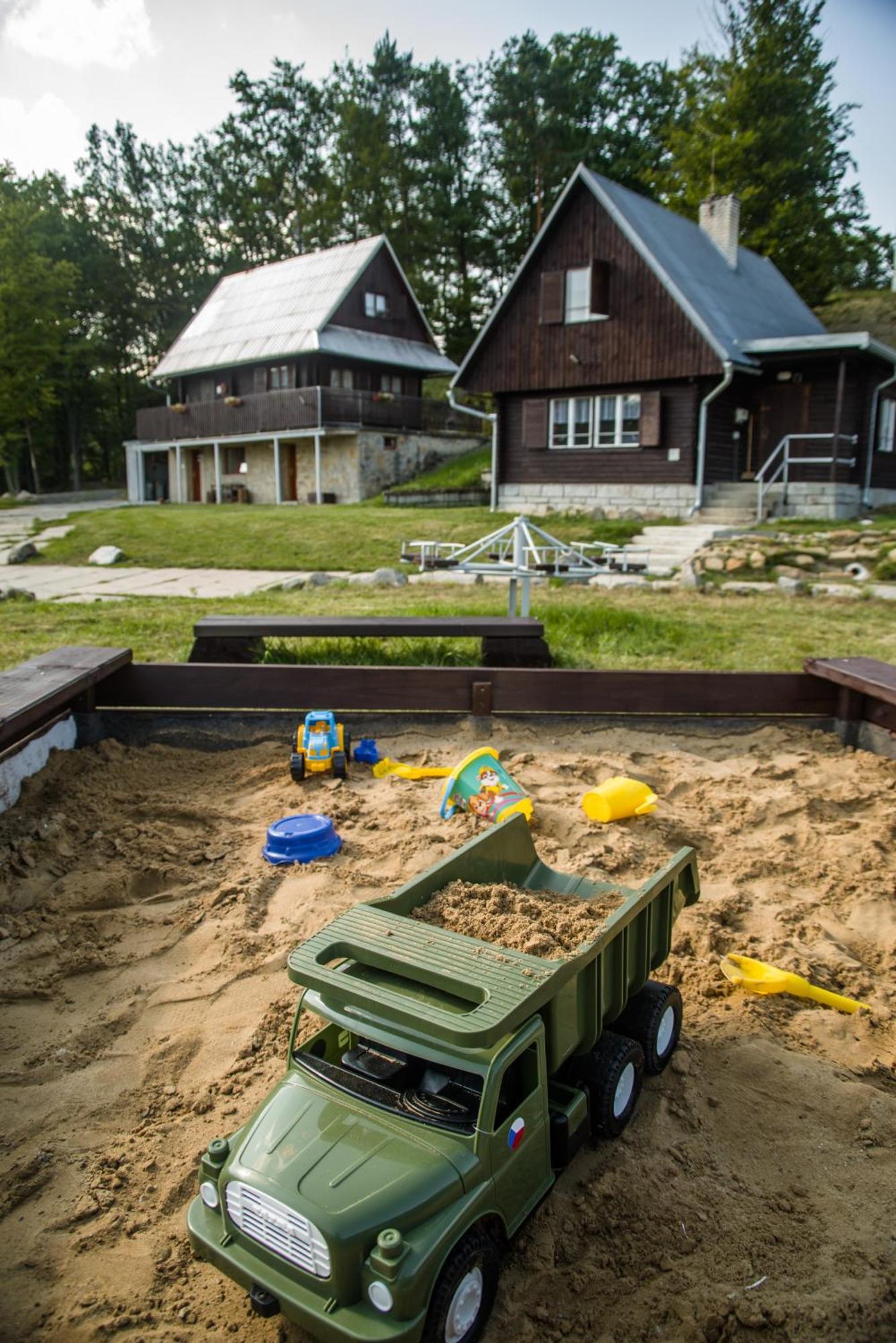 Rodinne Chaty Moravanpark - Ubytovani V Srdci Valasska Podkopná Lhota Exterior photo